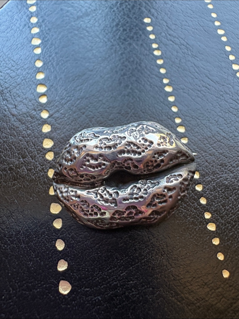 Dian Malouf 925vintage lips brooch!